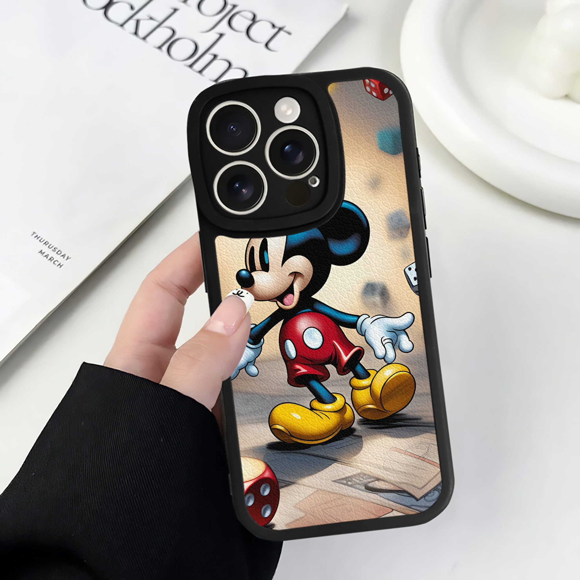 （画像用） ミッキーマウス Mickey Mouse 【iPhone 16シリーズ対応】シリコンスマホケース（レザー調） 材質：シリコン
